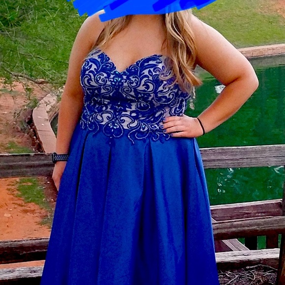 Dresses & Skirts - Beautiful strapless sz 18 prom dress! My daughter is 5’4! This was gorgeous!